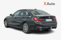 musta BMW 330 2021 kuva 2.