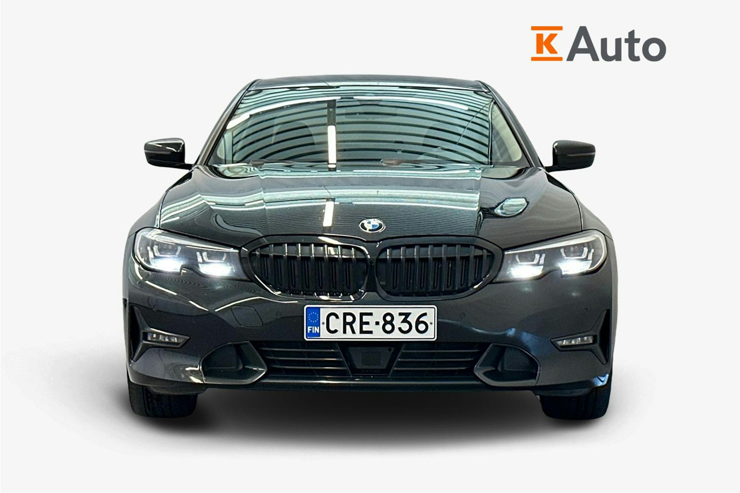 musta BMW 330 2021 kuva 5.
