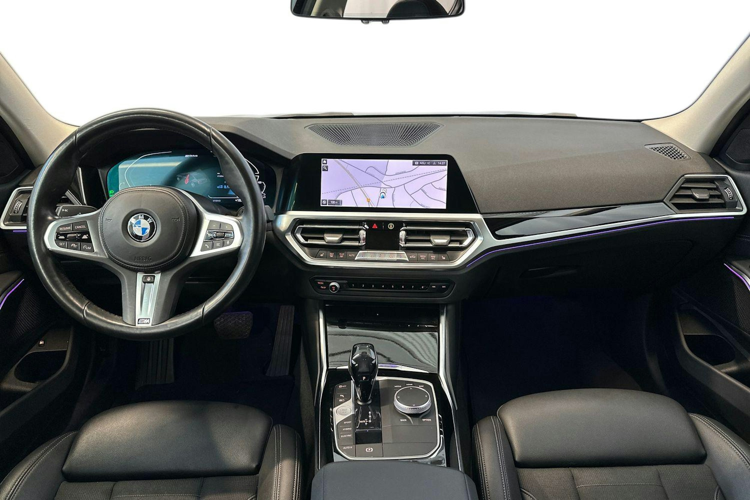 musta BMW 330 2021 kuva 9.