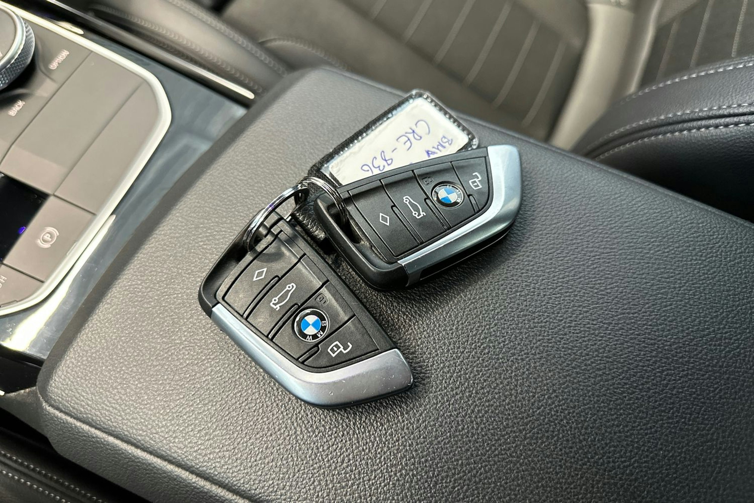 musta BMW 330 2021 kuva 31.