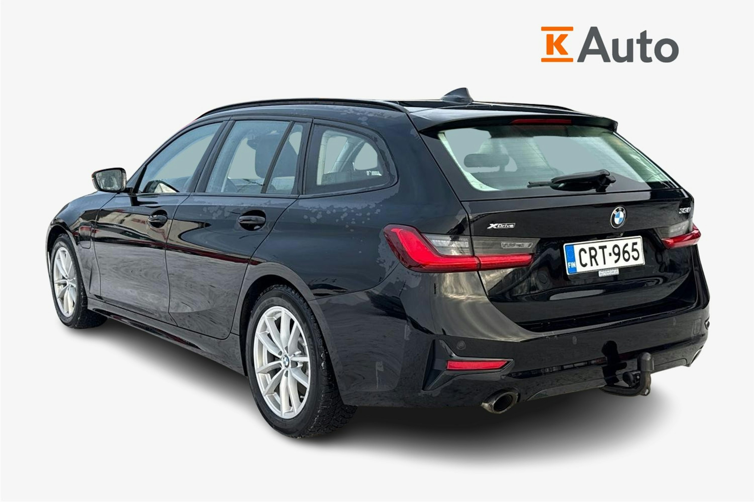 musta BMW 330 2021 kuva 2.