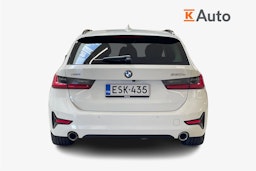 valkoinen BMW 330 2021 kuva 3.