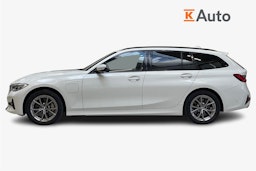 valkoinen BMW 330 2021 kuva 6.