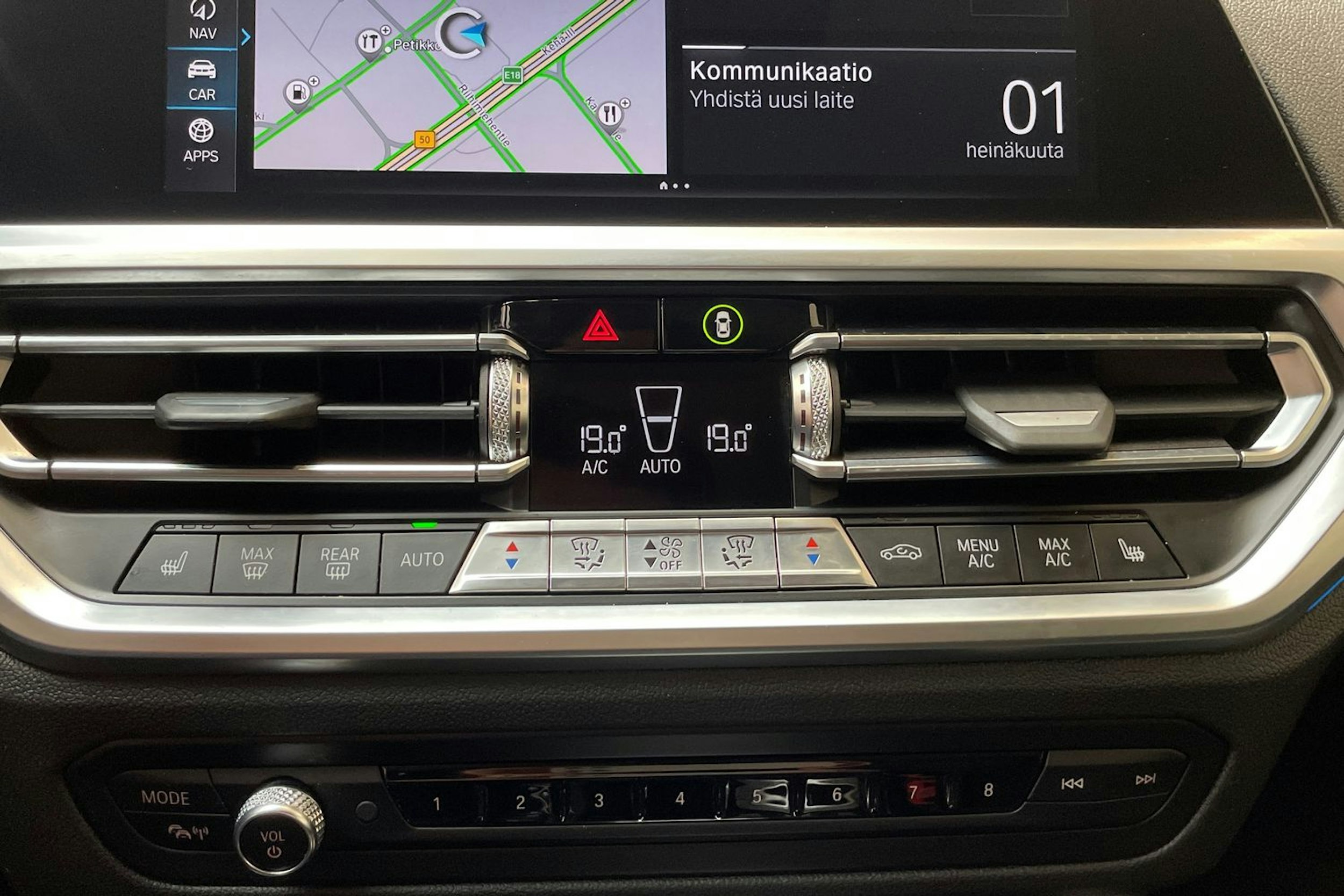 valkoinen BMW 330 2021 kuva 28.