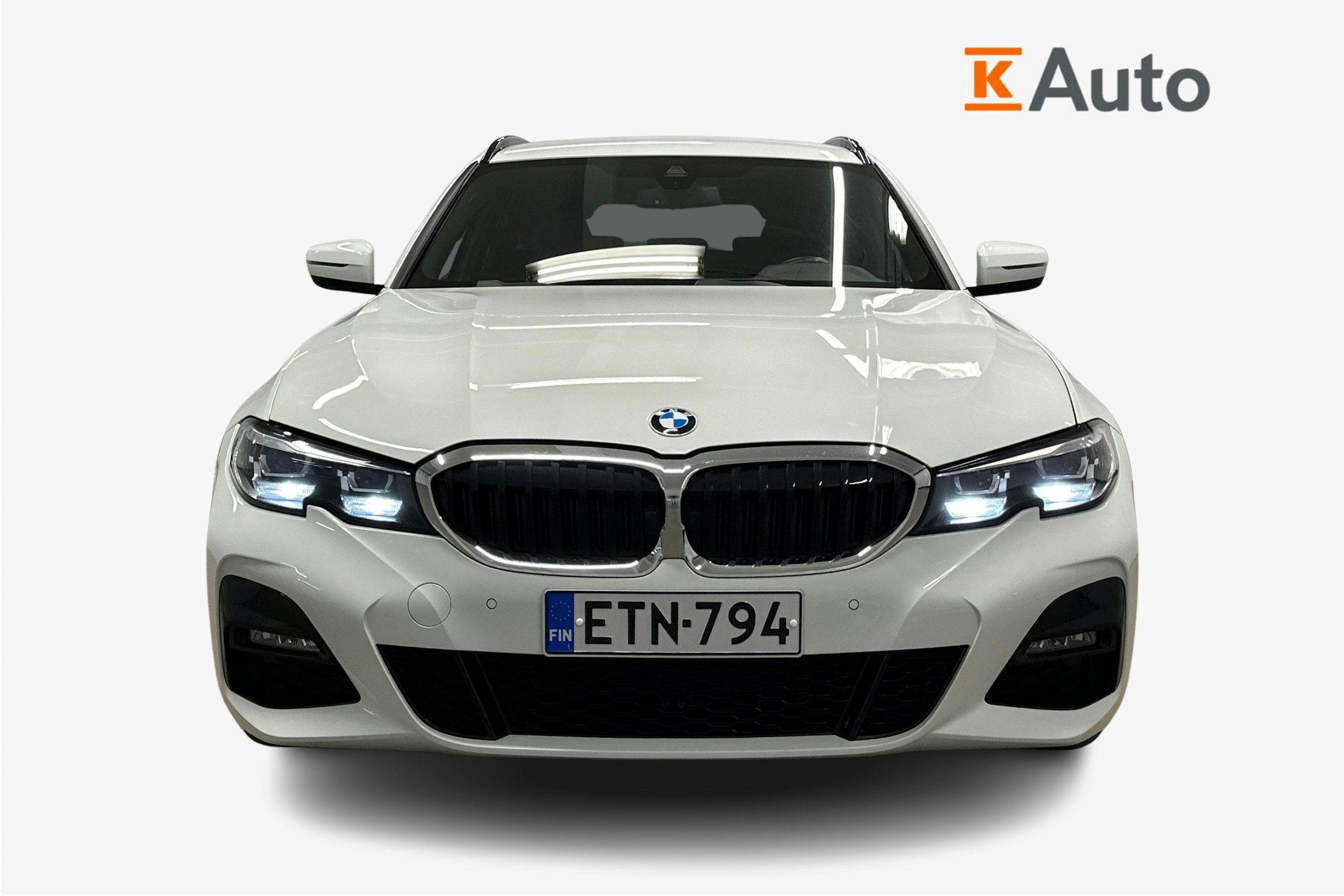 valkoinen BMW 330 2021 kuva 5.