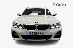 valkoinen BMW 330 2021 kuva 5.
