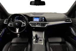 valkoinen BMW 330 2021 kuva 9.