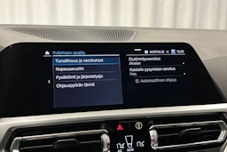 valkoinen BMW 330 2021 kuva 28.