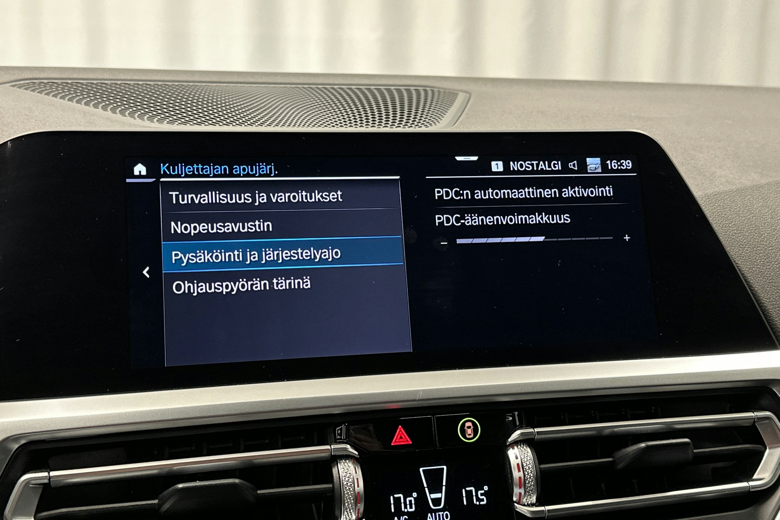 valkoinen BMW 330 2021 kuva 31.