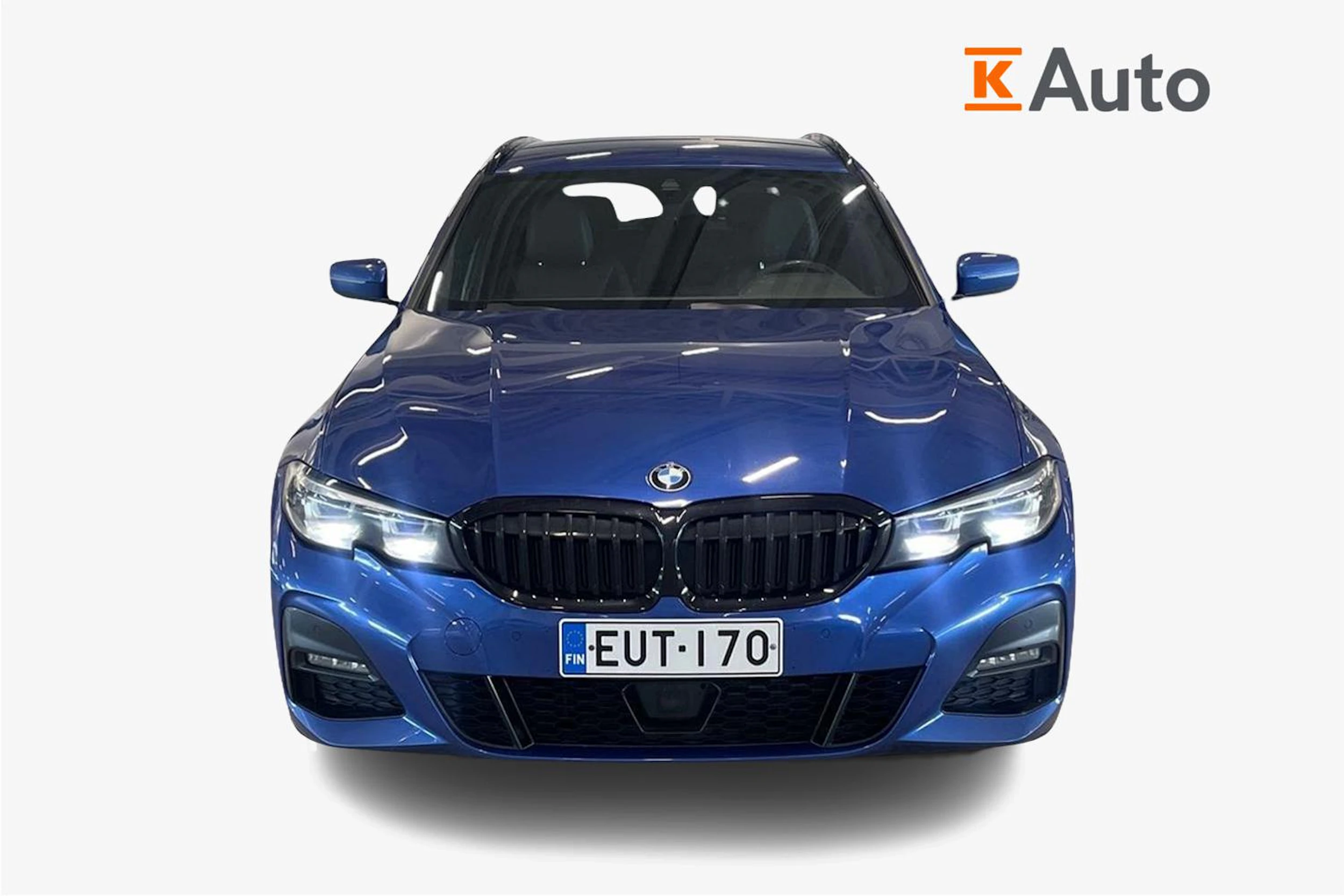 sininen BMW 330 2021 kuva 4.