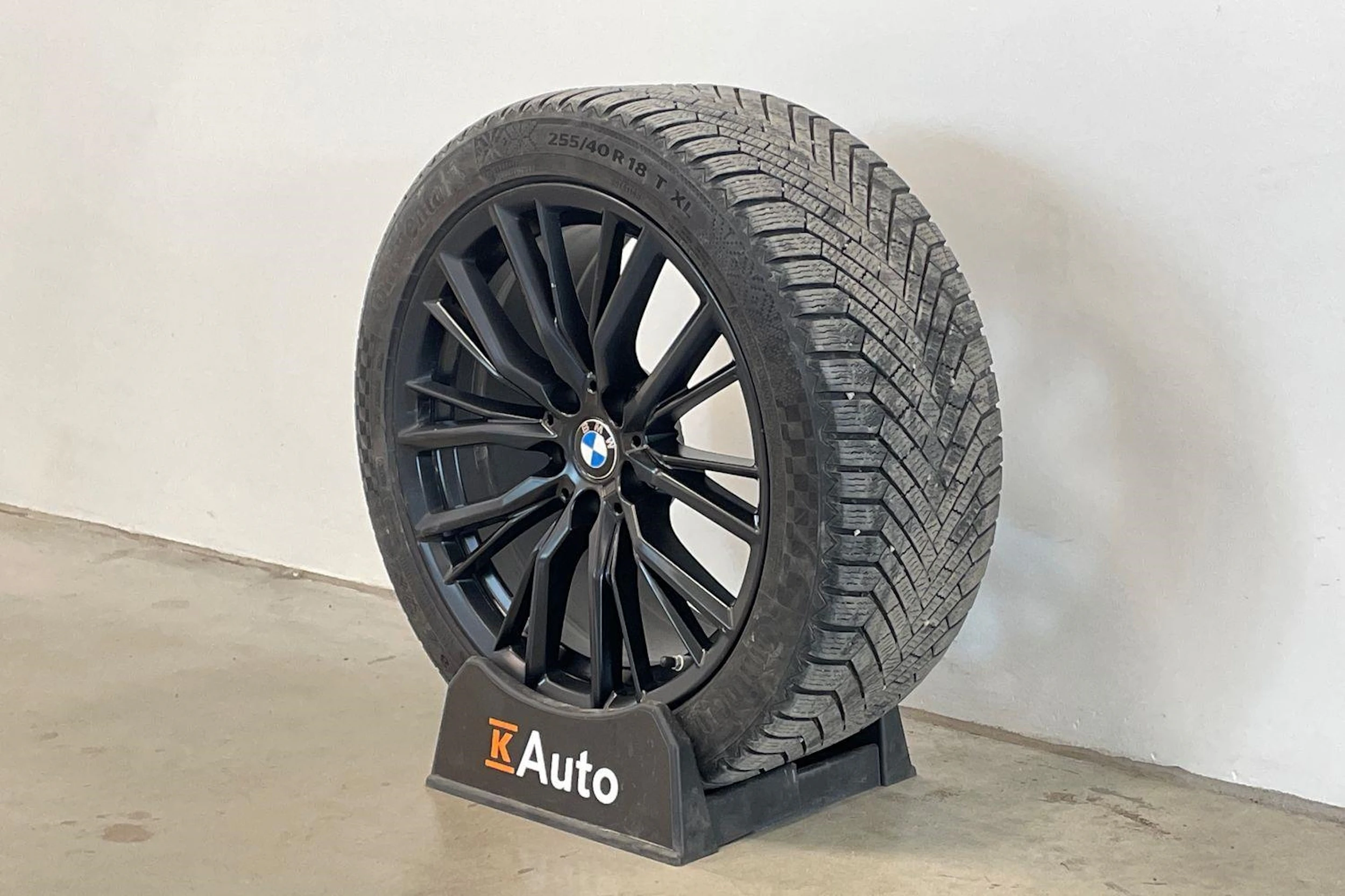 sininen BMW 330 2021 kuva 10.