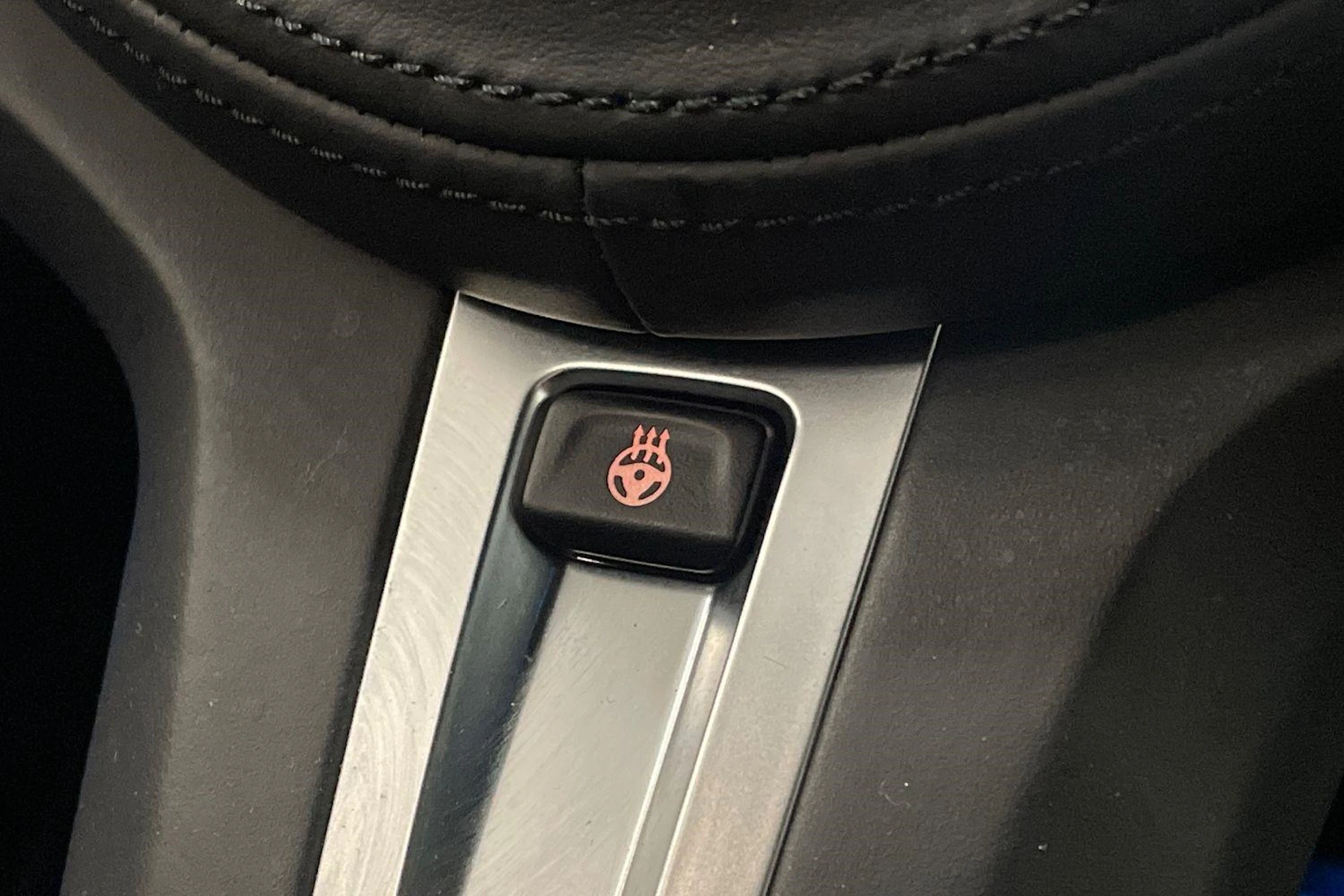 sininen BMW 330 2021 kuva 13.
