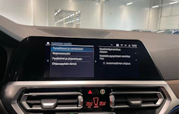 sininen BMW 330 2021 kuva 23.
