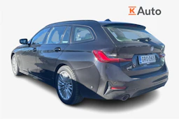 musta BMW 330 2021 kuva 2.