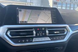 musta BMW 330 2021 kuva 9.