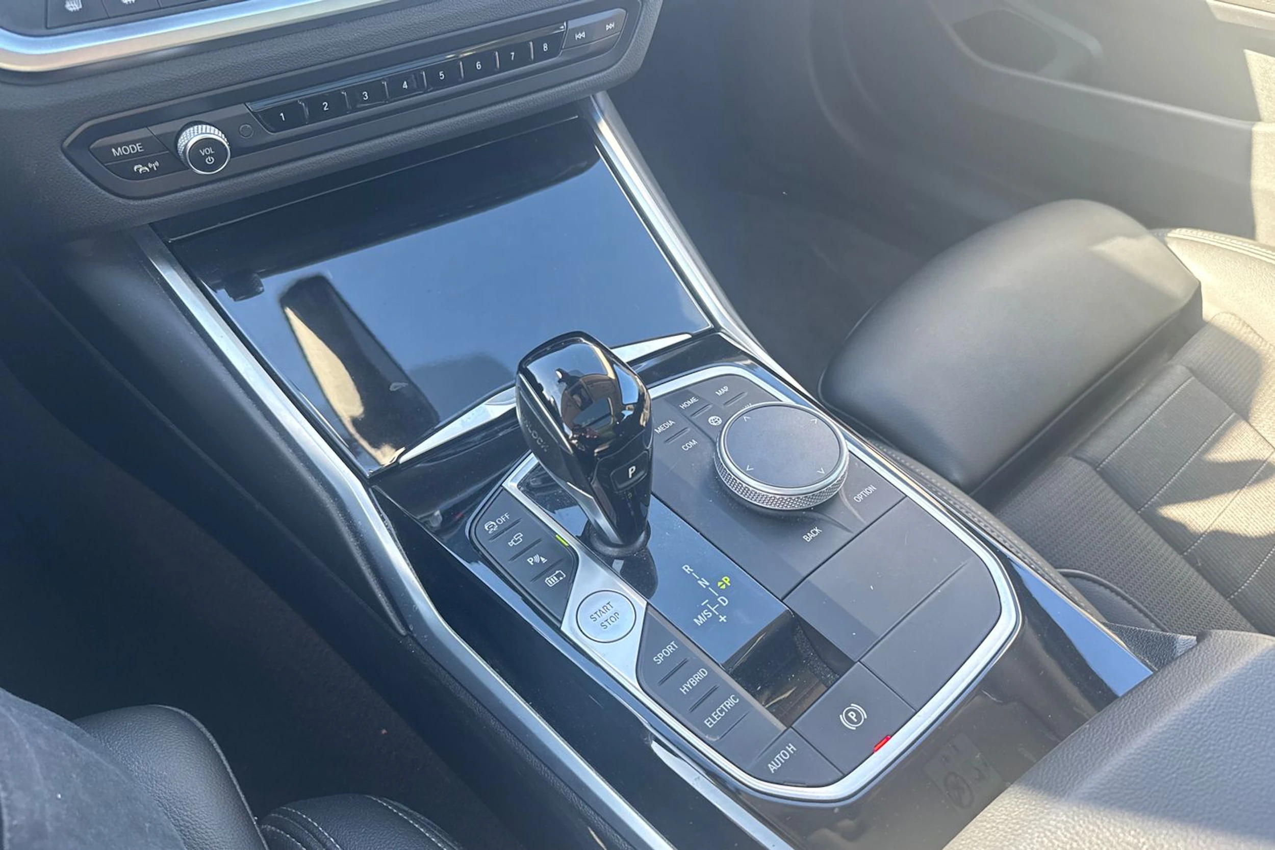 musta BMW 330 2021 kuva 10.