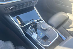 musta BMW 330 2021 kuva 10.