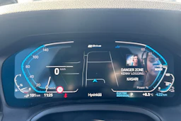 musta BMW 330 2021 kuva 11.