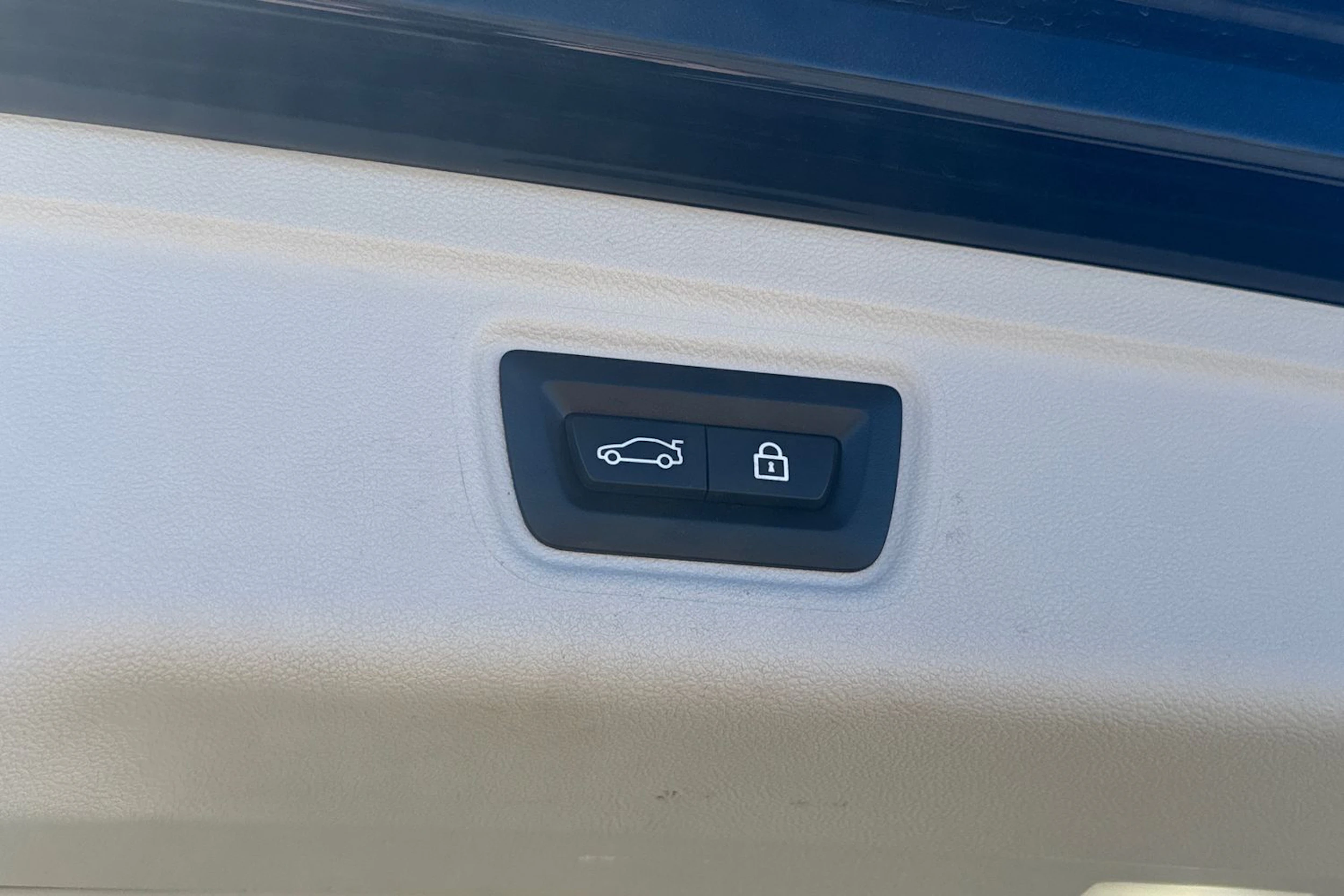 musta BMW 330 2021 kuva 13.