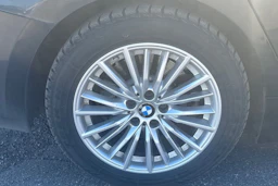 musta BMW 330 2021 kuva 14.