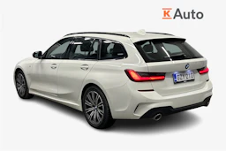 valkoinen BMW 330 2021 kuva 2.