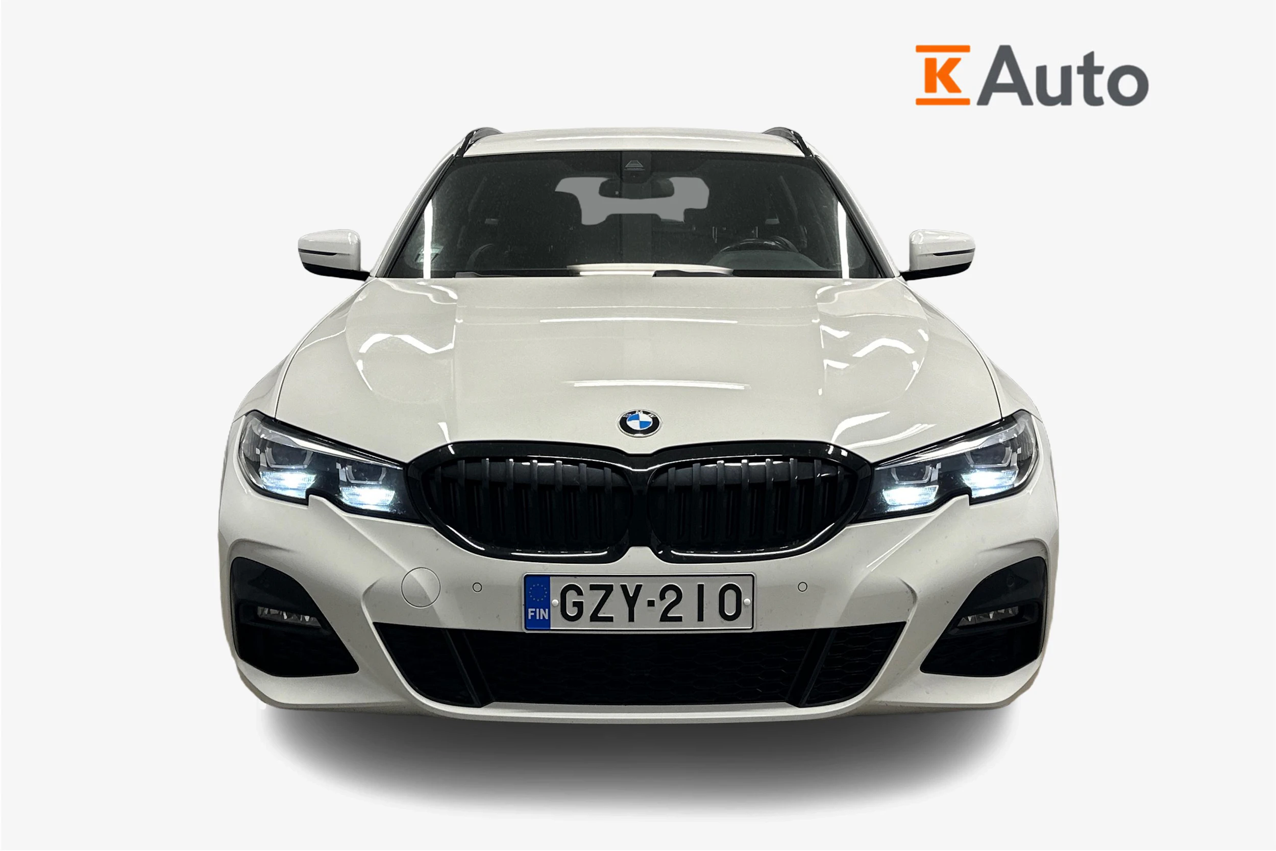 valkoinen BMW 330 2021 kuva 4.