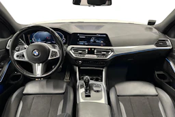 valkoinen BMW 330 2021 kuva 7.