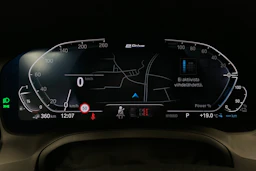 valkoinen BMW 330 2021 kuva 13.