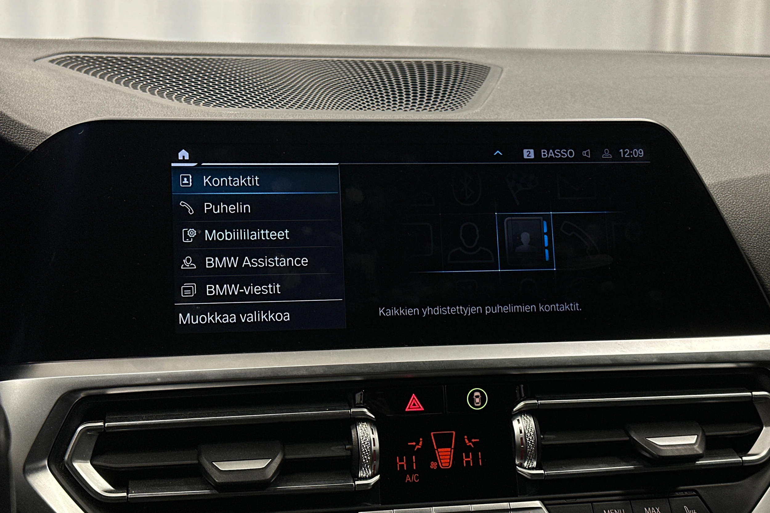 valkoinen BMW 330 2021 kuva 18.