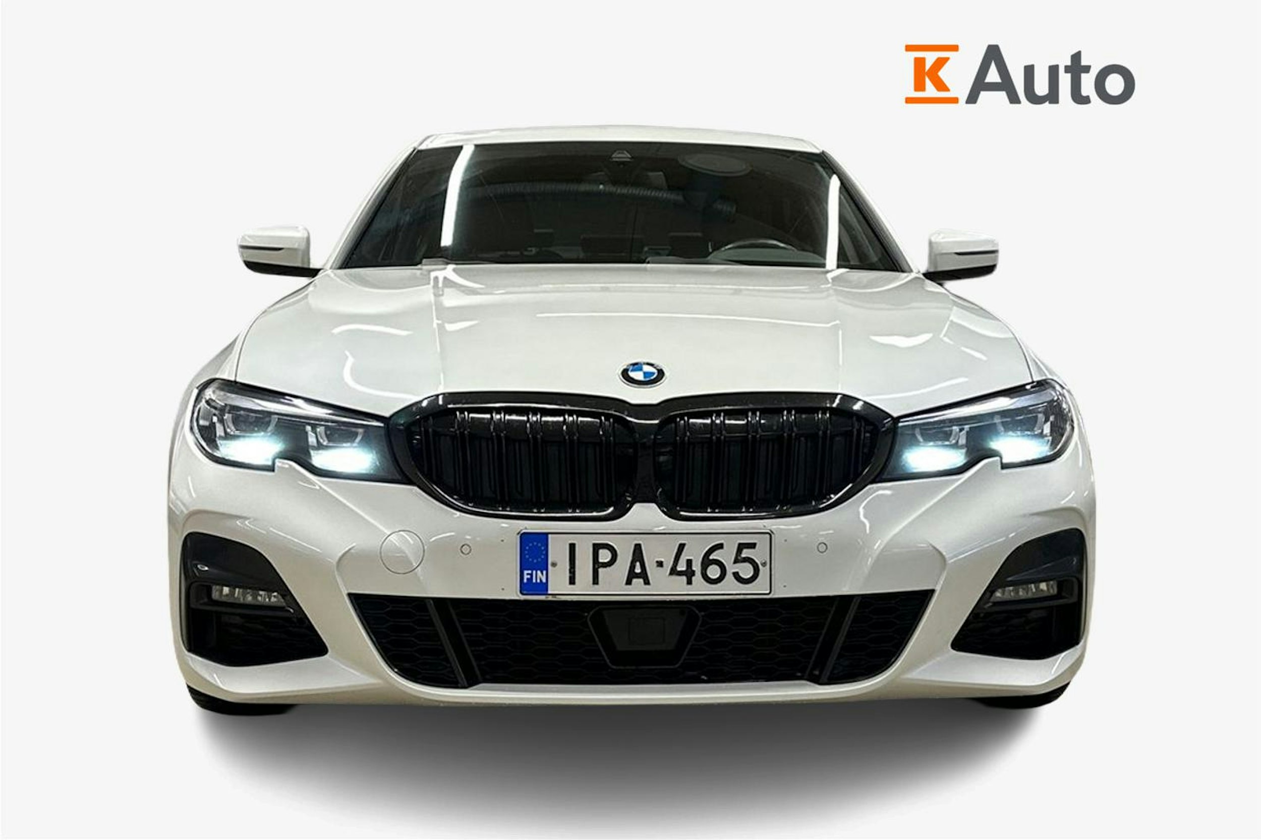 valkoinen BMW 330 2021 kuva 5.