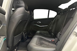 valkoinen BMW 330 2021 kuva 10.