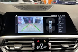 valkoinen BMW 330 2021 kuva 16.