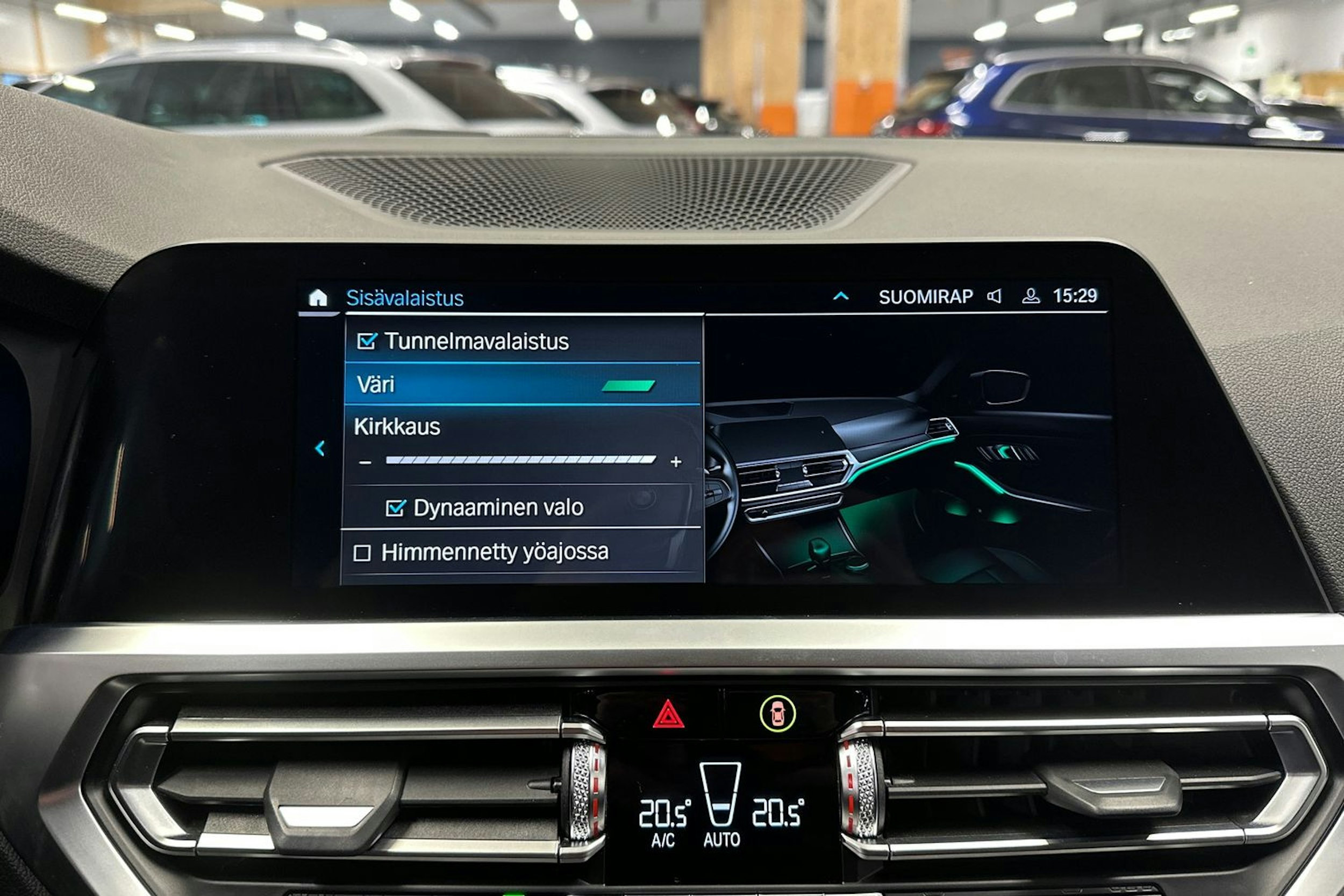 valkoinen BMW 330 2021 kuva 19.