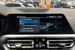 valkoinen BMW 330 2021 kuva 19.