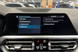 valkoinen BMW 330 2021 kuva 20.