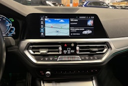 valkoinen BMW 330 2021 kuva 21.