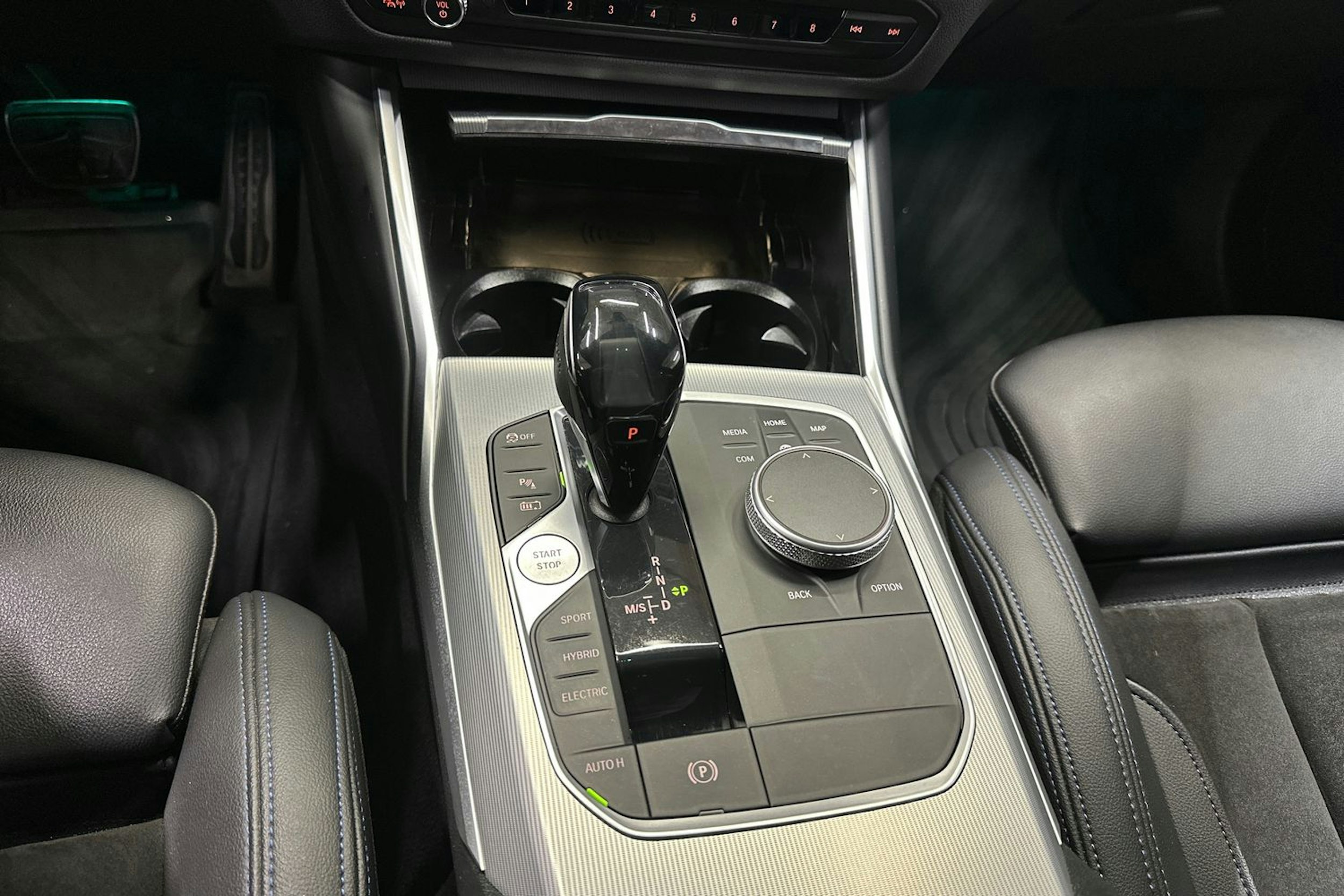 valkoinen BMW 330 2021 kuva 22.