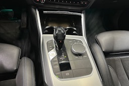 valkoinen BMW 330 2021 kuva 22.