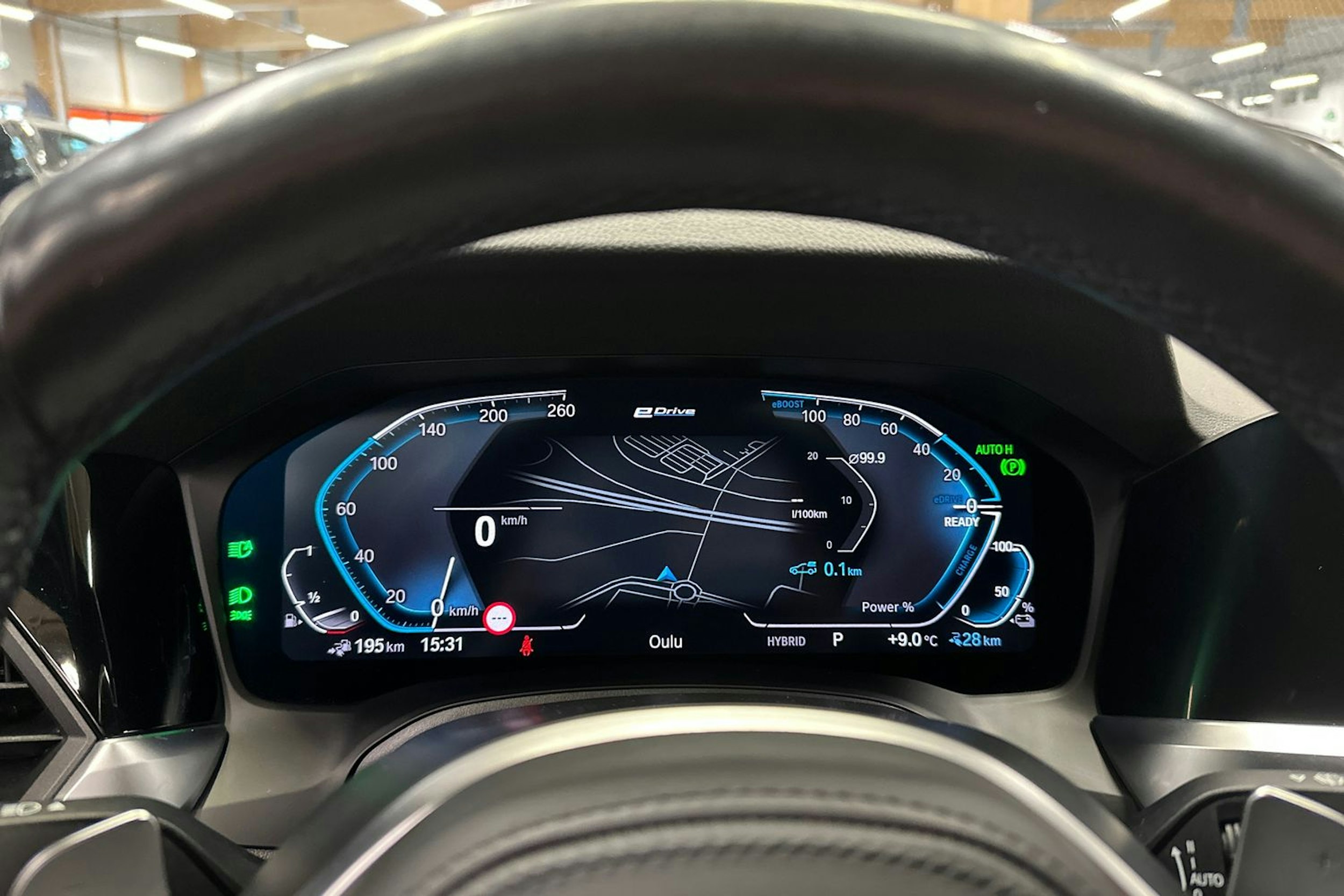 valkoinen BMW 330 2021 kuva 23.