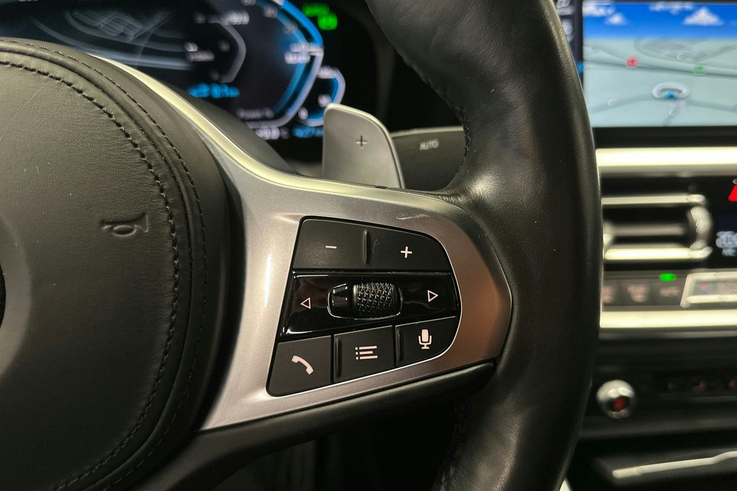 valkoinen BMW 330 2021 kuva 25.