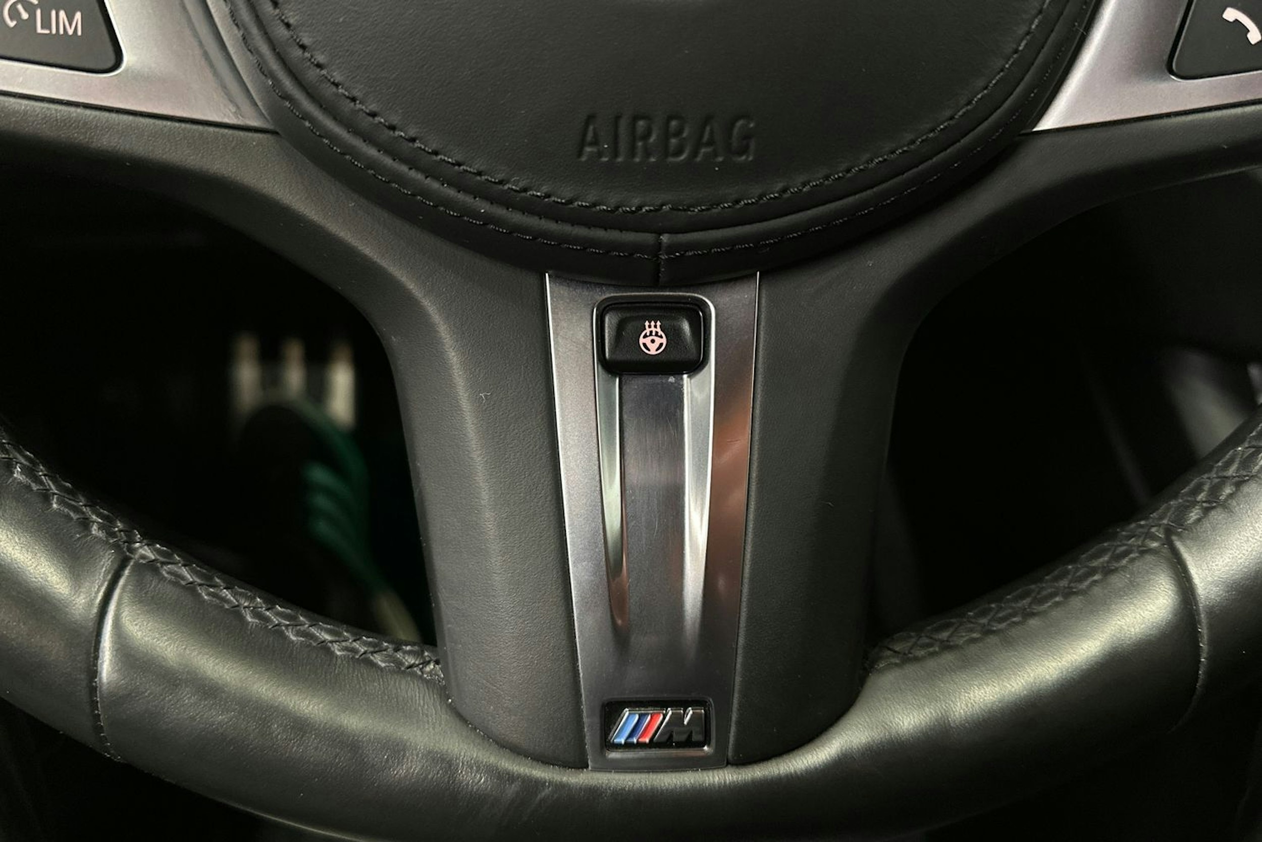 valkoinen BMW 330 2021 kuva 26.