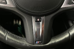 valkoinen BMW 330 2021 kuva 26.