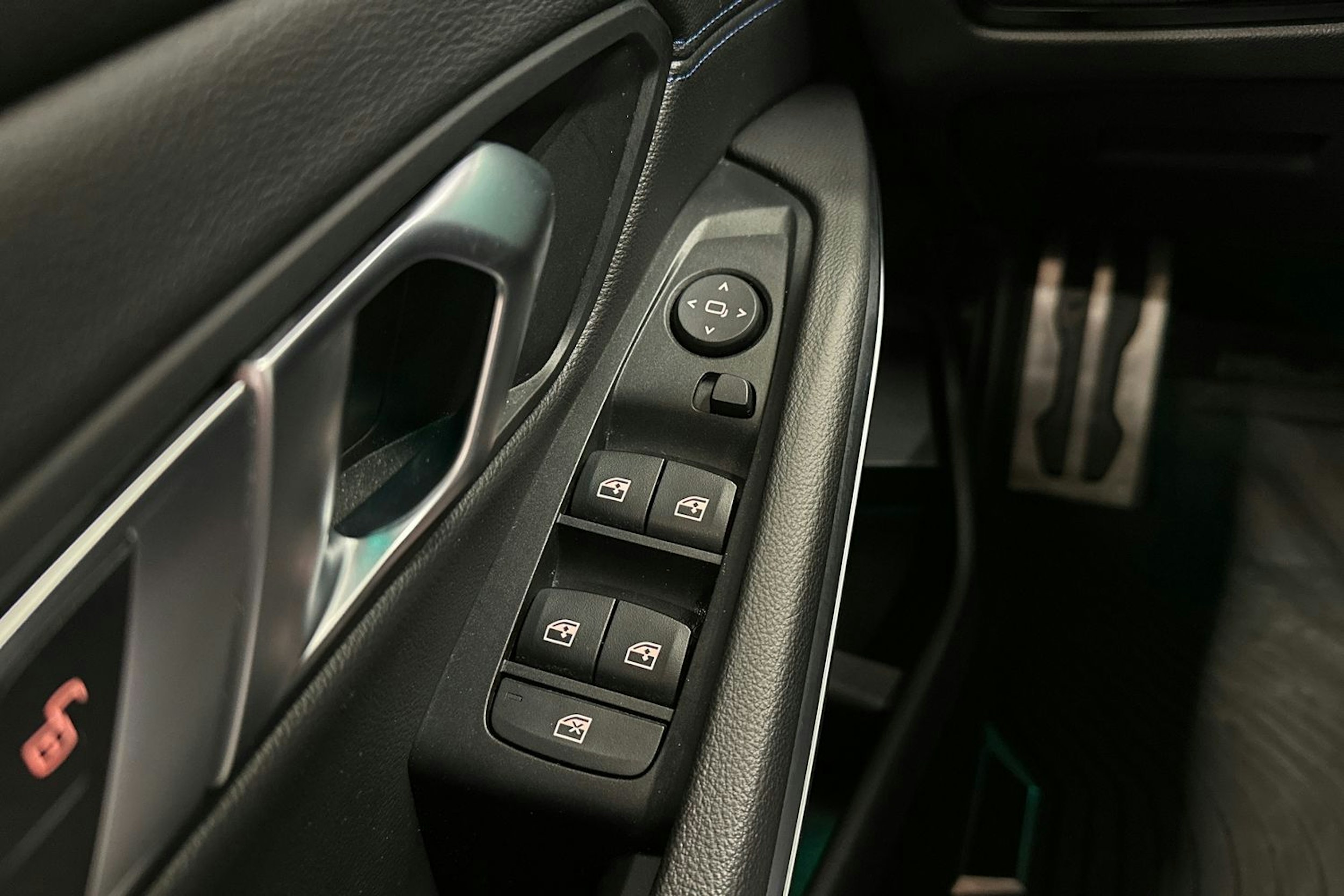 valkoinen BMW 330 2021 kuva 28.