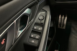 valkoinen BMW 330 2021 kuva 28.