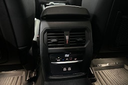 valkoinen BMW 330 2021 kuva 29.