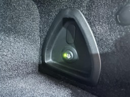 valkoinen BMW 330 2021 kuva 31.