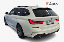 Valkoinen BMW 330 2021 kuva 2.