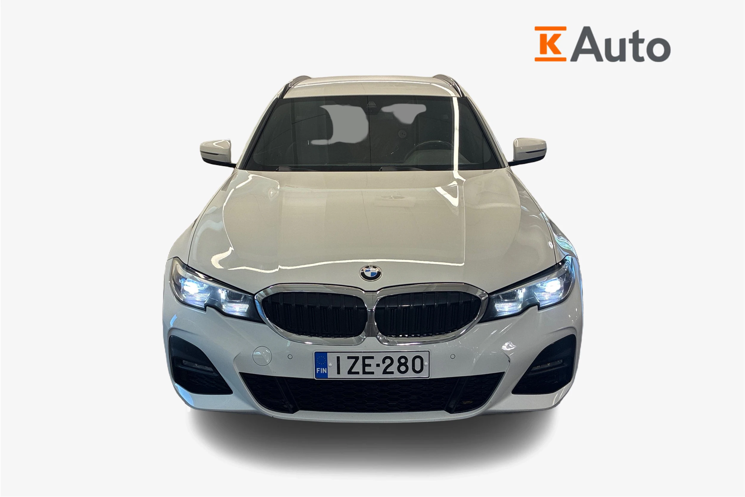 Valkoinen BMW 330 2021 kuva 4.