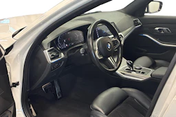 Valkoinen BMW 330 2021 kuva 6.
