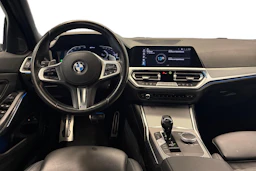 Valkoinen BMW 330 2021 kuva 7.